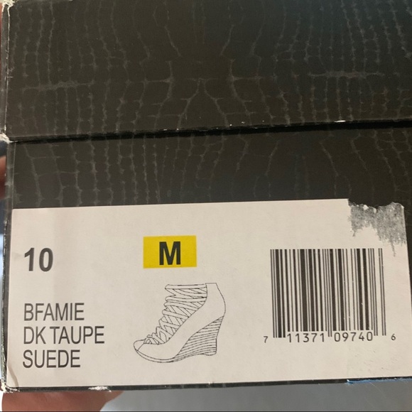 B. MAKOWSKY Bfamie Suede Strappy Wedge Sandals Zip Up Taupe with Box Size 10 - Picture 3 of 13